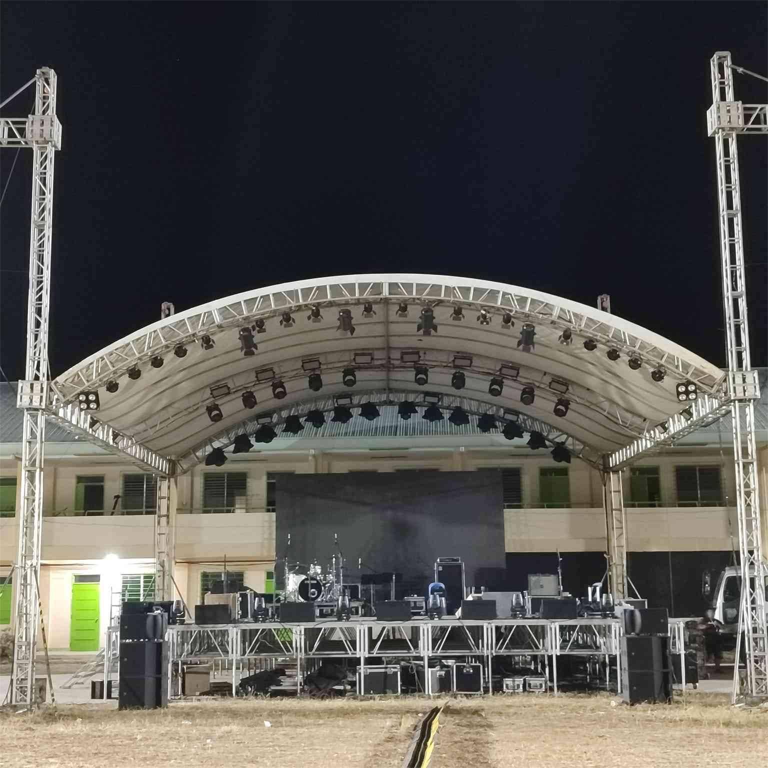 Escenario de concierto con techo curvo de aluminio personalizado