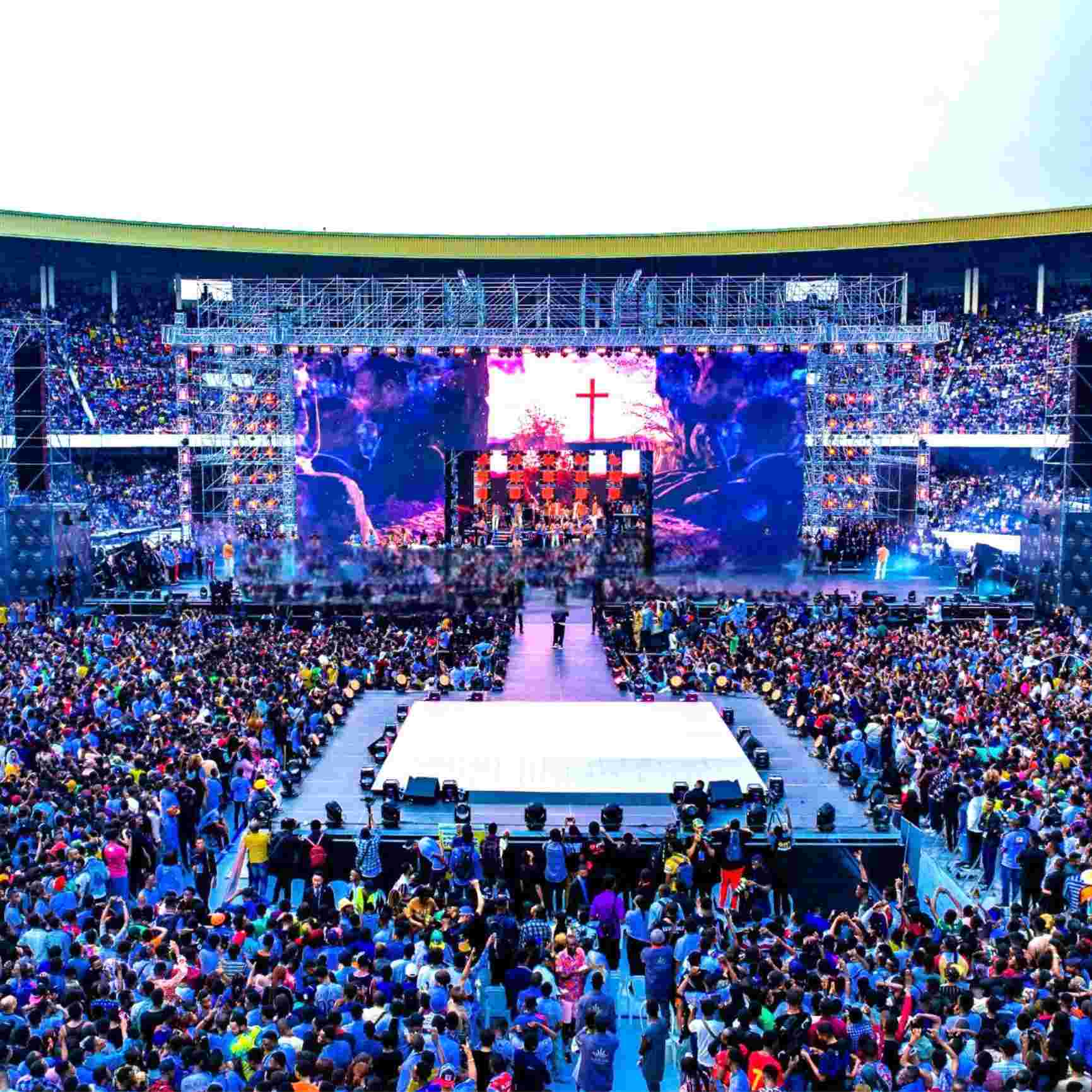 El escenario del concierto de gospel Maajabu se instaló con éxito bajo los soportes técnicos del escenario Loong